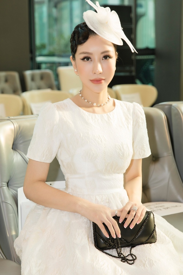 Hoa hậu Lam Cúc  rạng ngời dự show thời trang - 8