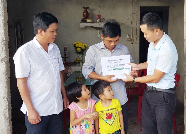 3 đứa trẻ thơ dại mồ côi mẹ được bạn đọc giúp đỡ hơn 61 triệu đồng - 2 3 đứa trẻ thơ dại mồ côi mẹ được bạn đọc giúp đỡ hơn 61 triệu đồng - 2