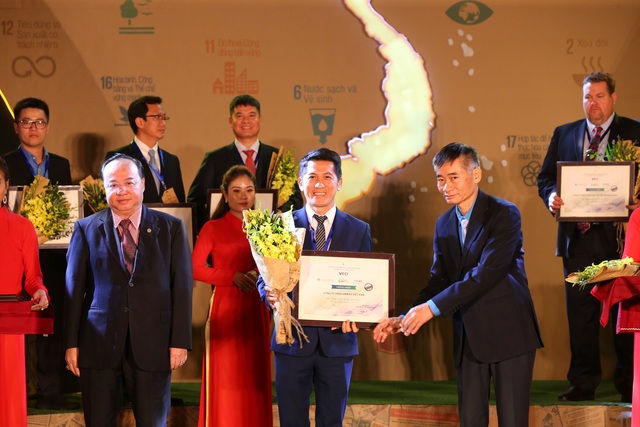 Amway tiếp tục có mặt trong bảng xếp hạng 100 doanh nghiệp phát triển bền vững ở Việt Nam - 1 Amway tiếp tục có mặt trong bảng xếp hạng 100 doanh nghiệp phát triển bền vững ở Việt Nam - 1