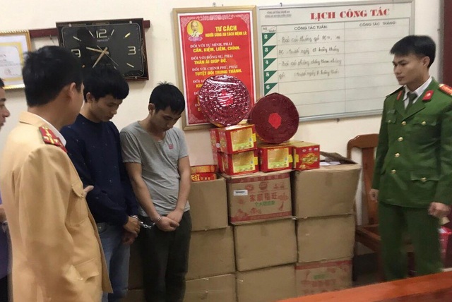 Thuê xe 7 chỗ vận chuyển 250 kg pháo về bán kiếm lời - 1 Thuê xe 7 chỗ vận chuyển 250 kg pháo về bán kiếm lời - 1