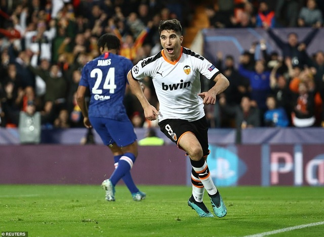 Hòa với Valencia, Chelsea vẫn rộng cửa đi tiếp ở Champions League - 4 Hòa với Valencia, Chelsea vẫn rộng cửa đi tiếp ở Champions League - 4