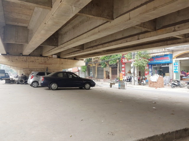 Giải tỏa bãi đỗ xe “xẻ thịt” gầm cầu sau phản ánh của Báo Dân trí! - 11 Giải tỏa bãi đỗ xe “xẻ thịt” gầm cầu sau phản ánh của Báo Dân trí! - 11