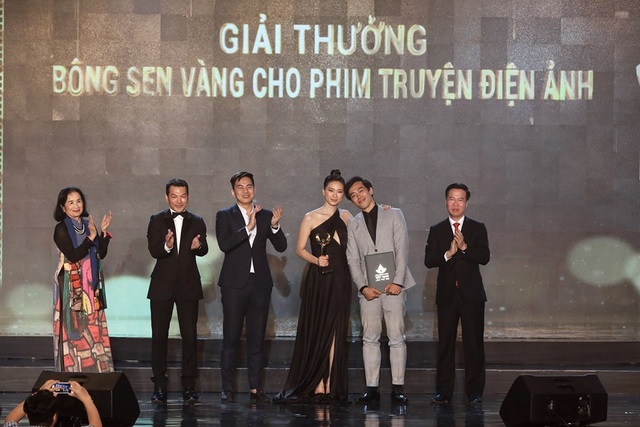 Ngô Thanh Vân bị mất tiếng, phải truyền nước trước khi ra thảm đỏ - 8 Ngô Thanh Vân bị mất tiếng, phải truyền nước trước khi ra thảm đỏ - 8
