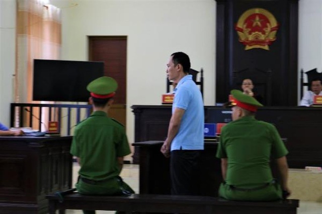 Đánh chết Trung tá công an vì nghi sàm sỡ, lãnh án 10 năm tù - 4 Đánh chết Trung tá công an vì nghi sàm sỡ, lãnh án 10 năm tù - 4