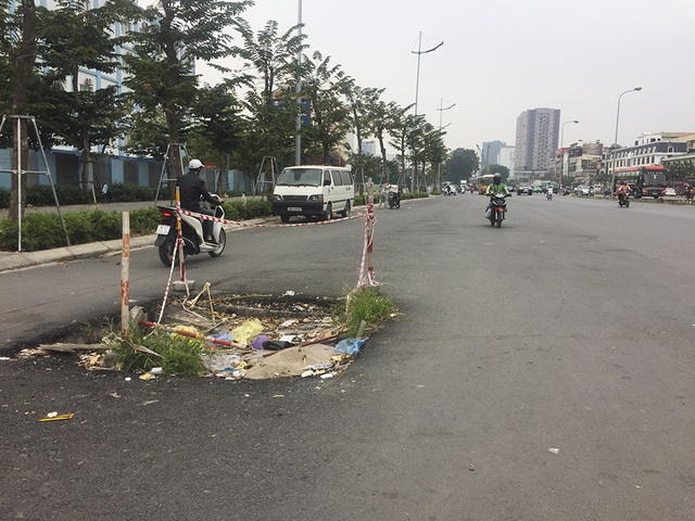 Hà Nội: Diện mạo nhếch nhác tại tuyến đường 3.100 tỷ vừa thông xe - 12 Hà Nội: Diện mạo nhếch nhác tại tuyến đường 3.100 tỷ vừa thông xe - 12