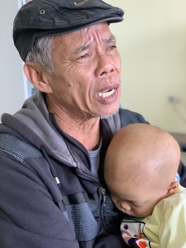 Ông nội bán lúa non đưa cháu đi chữa ung thư: Chuyên gia Pháp sang Việt Nam hội chẩn - 2 Ông nội bán lúa non đưa cháu đi chữa ung thư: Chuyên gia Pháp sang Việt Nam hội chẩn - 2
