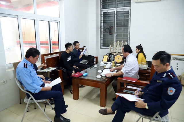 Doanh nghiệp băm nát hành lang giao thông: Không xử lý kiểu “cưỡi ngựa xem hoa”! - 4 Doanh nghiệp băm nát hành lang giao thông: Không xử lý kiểu “cưỡi ngựa xem hoa”! - 4