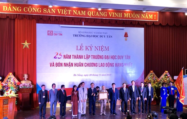 Trường ĐH Duy Tân đón nhận Huân chương Lao động hạng Nhất - 1