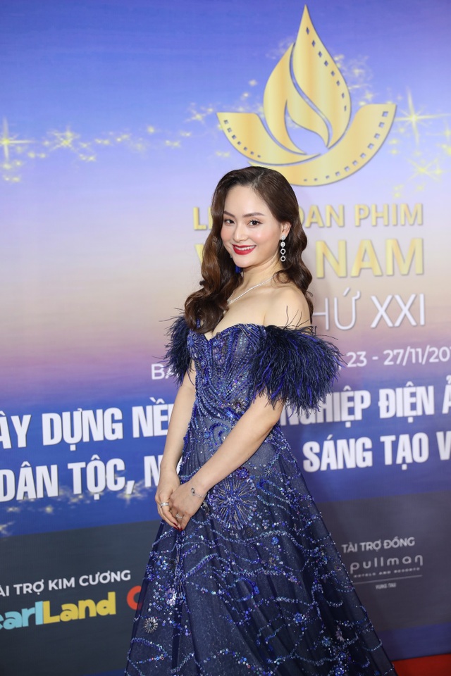 Ngô Thanh Vân bị mất tiếng, phải truyền nước trước khi ra thảm đỏ - 9 Ngô Thanh Vân bị mất tiếng, phải truyền nước trước khi ra thảm đỏ - 9