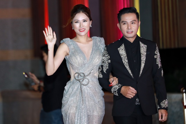 Ngô Thanh Vân bị mất tiếng, phải truyền nước trước khi ra thảm đỏ - 10 Ngô Thanh Vân bị mất tiếng, phải truyền nước trước khi ra thảm đỏ - 10