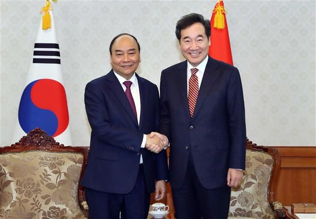 Thủ tướng Nguyễn Xuân Phúc gặp Thủ tướng Hàn Quốc