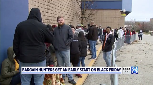 Xem người Mỹ chen nhau xếp hàng săn đồ giảm giá ngày Black Friday - 5