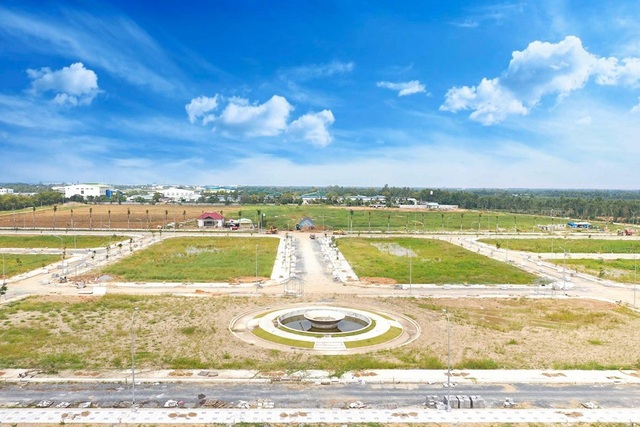 Doanh nghiệp địa ốc bỏ “phố” về “quê” - 2 Doanh nghiệp địa ốc bỏ “phố” về “quê” - 2