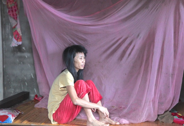 Cháu bé 5 tuổi bơ vơ trong ngày nhận tiền giúp đỡ của bạn đọc Dân trí - 9 Cháu bé 5 tuổi bơ vơ trong ngày nhận tiền giúp đỡ của bạn đọc Dân trí - 9