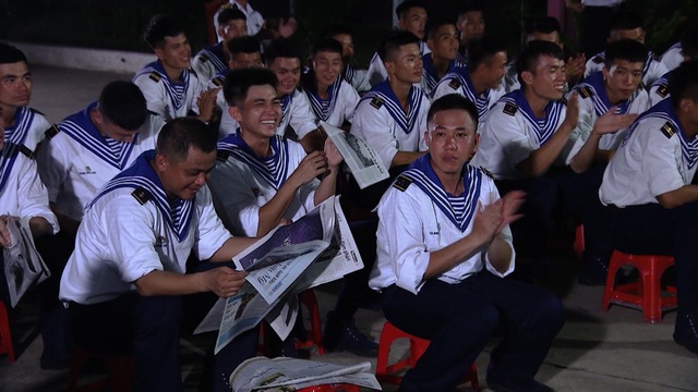 Huy Khánh bị Anh Đức “hạ đo ván” khi chơi bóng chuyền - 5 Huy Khánh bị Anh Đức “hạ đo ván” khi chơi bóng chuyền - 5