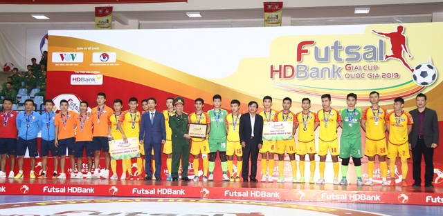 Đánh bại Đà Nẵng, Sanatech Khánh Hoa lên ngôi vô địch giải Futsal HDBank Cúp QG 2019 - 17