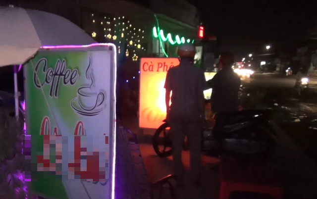 Tiếp viên quán cà phê… kiêm luôn nghề bán dâm - 1 Tiếp viên quán cà phê… kiêm luôn nghề bán dâm - 1
