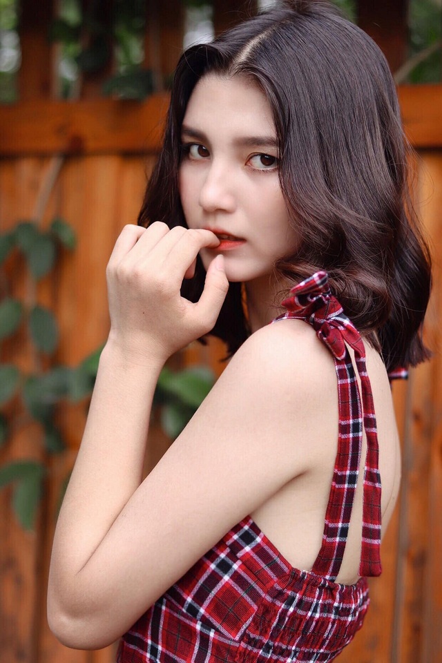 “Hot girl Thương mại” luôn bị nhận nhầm là con lai vì giống Tây - 4 “Hot girl Thương mại” luôn bị nhận nhầm là con lai vì giống Tây - 4