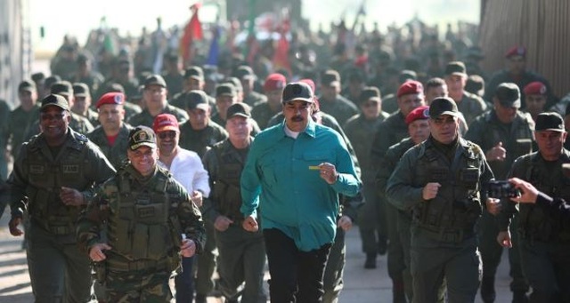 Lo Mỹ sắp hành động, Tổng thống Venezuela lệnh quân đội sẵn sàng chiến đấu - 1
