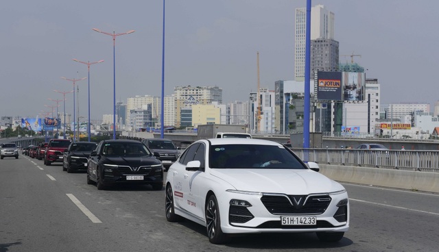 VinFast miễn lãi vay 2 năm đầu cho khách hàng mua xe Lux - 1