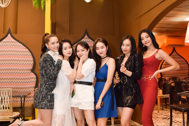 Trấn Thành “quậy” cùng “vợ bầu” và Lý Quý Khánh sau giải Nam chính xuất sắc - 12 Trấn Thành “quậy” cùng “vợ bầu” và Lý Quý Khánh sau giải Nam chính xuất sắc - 12