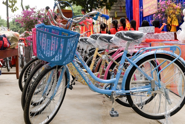 Những chiếc xe đạp trong mơ tới tay học sinh nghèo vượt khó vùng cao - 7 Những chiếc xe đạp trong mơ tới tay học sinh nghèo vượt khó vùng cao - 7