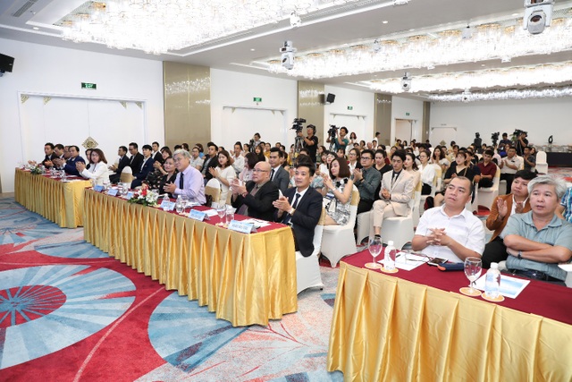 Hơn 100 chuyên gia, bác sĩ có mặt tại hội thảo khoa học “An toàn trong phẫu thuật thẩm mỹ” - 3 Hơn 100 chuyên gia, bác sĩ có mặt tại hội thảo khoa học “An toàn trong phẫu thuật thẩm mỹ” - 3
