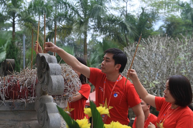 Lễ chào cờ đặc biệt tại cột cờ Lũng Cú mang thông điệp của 150.000 thanh niên - 2 Lễ chào cờ đặc biệt tại cột cờ Lũng Cú mang thông điệp của 150.000 thanh niên - 2