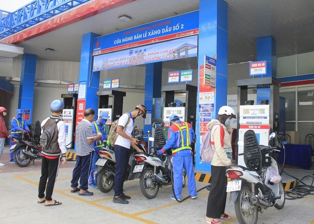 PVOIL cam kết bảo đảm chất lượng “xăng dầu thật, lít thật” - 2 PVOIL cam kết bảo đảm chất lượng “xăng dầu thật, lít thật” - 2