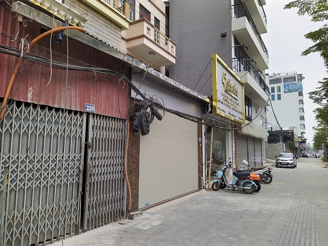 Hà Nội: Diện mạo nhếch nhác tại tuyến đường 3.100 tỷ vừa thông xe - 8 Hà Nội: Diện mạo nhếch nhác tại tuyến đường 3.100 tỷ vừa thông xe - 8