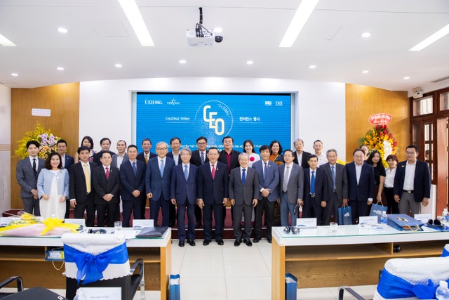 Nguyên Thủ tướng Hàn Quốc đánh giá cao chương trình Quản trị cấp cao toàn cầu của UEH và FKI - 3 Nguyên Thủ tướng Hàn Quốc đánh giá cao chương trình Quản trị cấp cao toàn cầu của UEH và FKI - 3