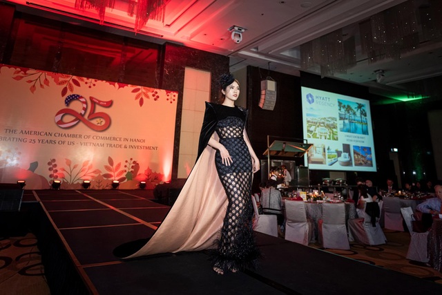 Thùy Dương làm vedette trong show do Minh Tiệp làm đạo diễn - 7 Thùy Dương làm vedette trong show do Minh Tiệp làm đạo diễn - 7