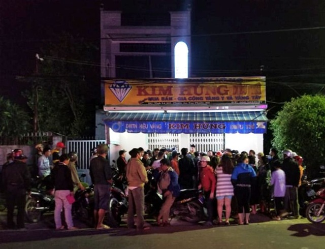 Nghi đối tượng tâm thần tấn công chủ tiệm vàng cướp bạc - 1 Nghi đối tượng tâm thần tấn công chủ tiệm vàng cướp bạc - 1