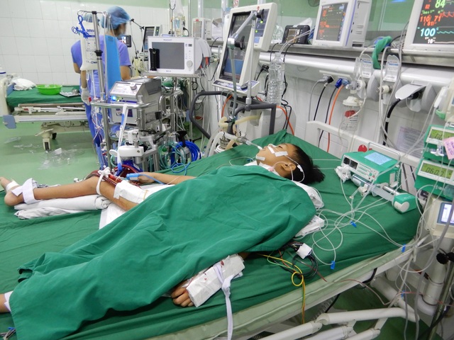 Bác sĩ kêu gọi mạnh thường quân chung tay cứu cậu bé 8 tuổi tính mạng đang nguy kịch - 1 Bác sĩ kêu gọi mạnh thường quân chung tay cứu cậu bé 8 tuổi tính mạng đang nguy kịch - 1