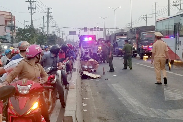 Công an trích xuất camera làm rõ cái chết của người đàn ông bên vệ đường - 1 Công an trích xuất camera làm rõ cái chết của người đàn ông bên vệ đường - 1