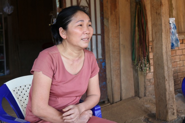 Hàng chục hộ dân đồng loạt viết đơn tình nguyện thoát nghèo - 3 Hàng chục hộ dân đồng loạt viết đơn tình nguyện thoát nghèo - 3