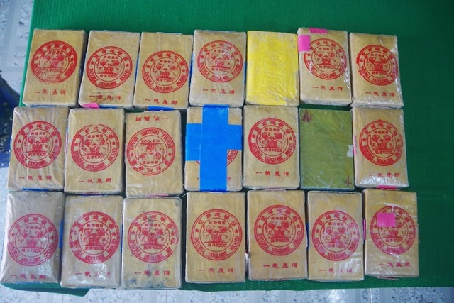Phát hiện vật thể lạ ghi chữ Trung Quốc trên bờ biển Thừa Thiên Huế - 3 Phát hiện vật thể lạ ghi chữ Trung Quốc trên bờ biển Thừa Thiên Huế - 3