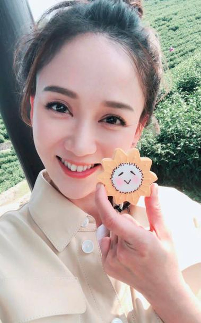 Nhan sắc như thiếu nữ đôi mươi khiến phi công trẻ kém 9 tuổi mê mệt của mỹ nhân Trần Kiều Ân - 21 Nhan sắc như thiếu nữ đôi mươi khiến phi công trẻ kém 9 tuổi mê mệt của mỹ nhân Trần Kiều Ân - 21