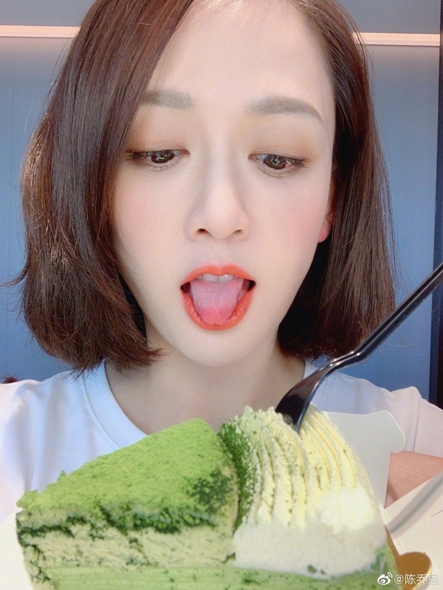 Nhan sắc như thiếu nữ đôi mươi khiến phi công trẻ kém 9 tuổi mê mệt của mỹ nhân Trần Kiều Ân - 3 Nhan sắc như thiếu nữ đôi mươi khiến phi công trẻ kém 9 tuổi mê mệt của mỹ nhân Trần Kiều Ân - 3