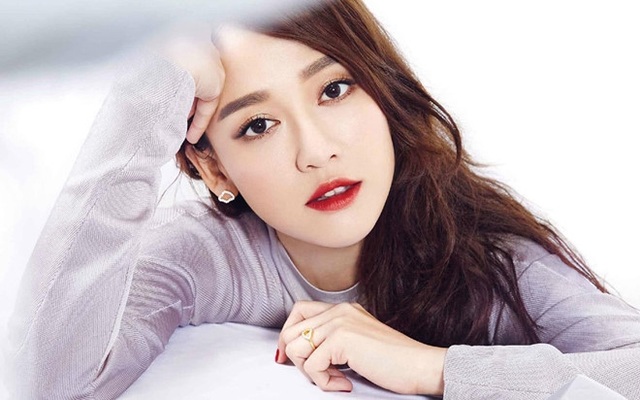 Nhan sắc như thiếu nữ đôi mươi khiến phi công trẻ kém 9 tuổi mê mệt của mỹ nhân Trần Kiều Ân - 1 Nhan sắc như thiếu nữ đôi mươi khiến phi công trẻ kém 9 tuổi mê mệt của mỹ nhân Trần Kiều Ân - 1