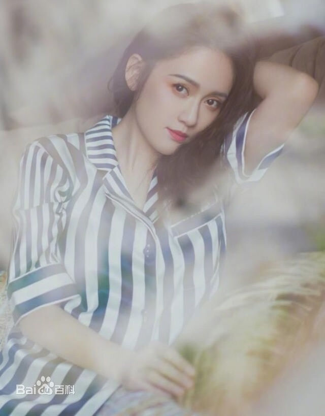 Nhan sắc như thiếu nữ đôi mươi khiến phi công trẻ kém 9 tuổi mê mệt của mỹ nhân Trần Kiều Ân - 24 Nhan sắc như thiếu nữ đôi mươi khiến phi công trẻ kém 9 tuổi mê mệt của mỹ nhân Trần Kiều Ân - 24
