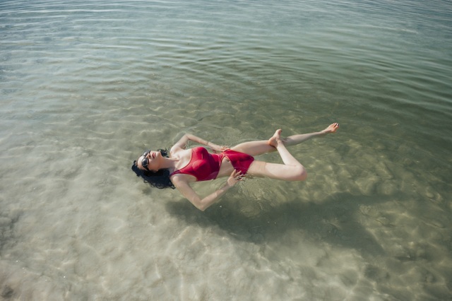 “Người đẹp không tuổi” Thanh Mai diện bikini khoe dáng ở biển Chết - 2 “Người đẹp không tuổi” Thanh Mai diện bikini khoe dáng ở biển Chết - 2