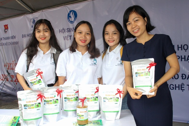 Nhóm sinh viên Đà Nẵng sản xuất thành công chế phẩm sinh học từ phân chim cút - 3