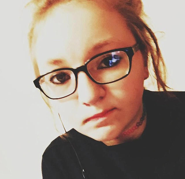 Con gái 15 tuổi bắn chết mẹ vì bị cấm cản yêu đồng tính