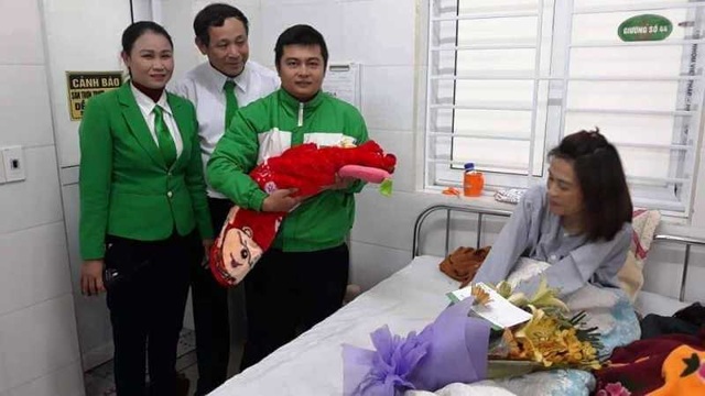 Tài xế taxi kịp thời giúp đỡ sản phụ sinh con trên đường tới bệnh viện - 1 Tài xế taxi kịp thời giúp đỡ sản phụ sinh con trên đường tới bệnh viện - 1