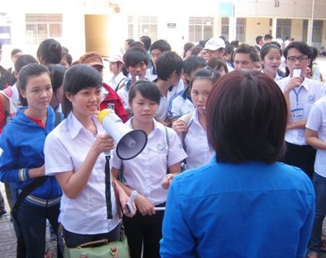 Thời trang giảng đường: Nơi thoải mái hai dây, nơi kín cổng cao tường - 5 Thời trang giảng đường: Nơi thoải mái hai dây, nơi kín cổng cao tường - 5