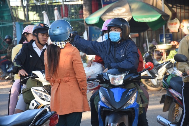 Kon Tum: Lên rẻo cao xem tuyển dụng ở chợ người dịp cuối năm - 2 Kon Tum: Lên rẻo cao xem tuyển dụng ở chợ người dịp cuối năm - 2