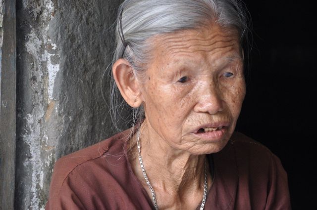 Cụ bà 85 tuổi, mùa đông năm nay không sợ rét nữa rồi! - 1 Cụ bà 85 tuổi, mùa đông năm nay không sợ rét nữa rồi! - 1
