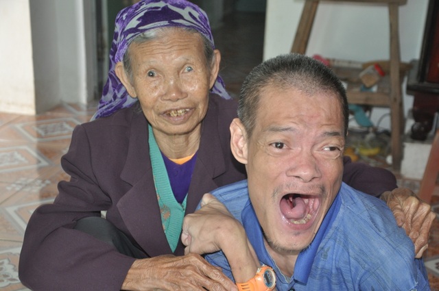 Cụ bà 85 tuổi, mùa đông năm nay không sợ rét nữa rồi! - 7 Cụ bà 85 tuổi, mùa đông năm nay không sợ rét nữa rồi! - 7