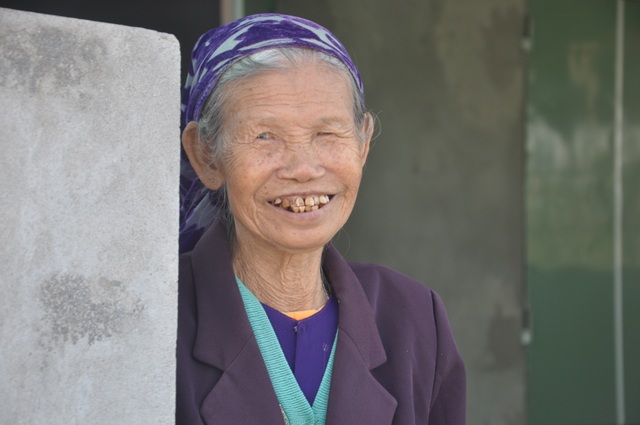 Cụ bà 85 tuổi, mùa đông năm nay không sợ rét nữa rồi! - 8 Cụ bà 85 tuổi, mùa đông năm nay không sợ rét nữa rồi! - 8